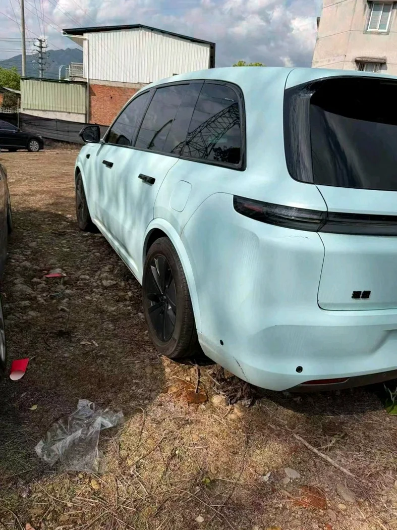 理想L8 后面外观一