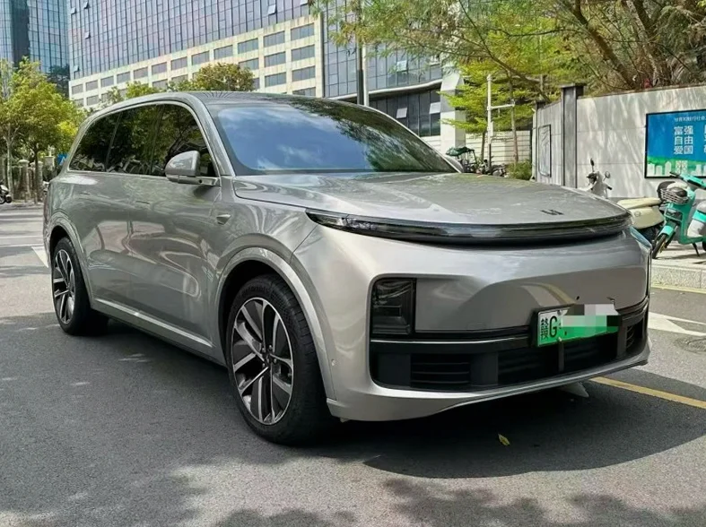 理想L9 正面外观二