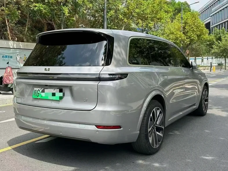 理想L9 内饰前排