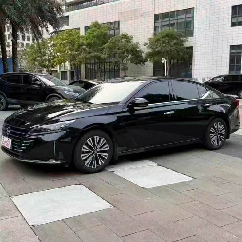 日产天籁 正面外观三