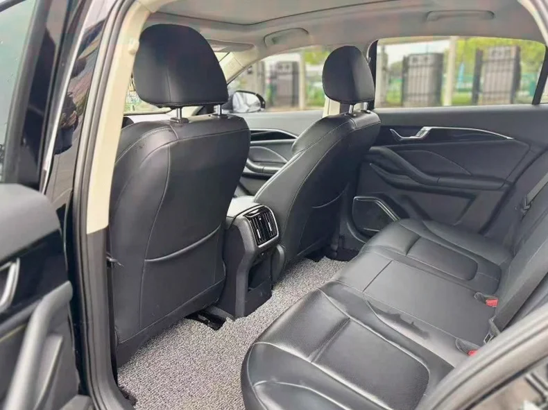 奔腾B70 后面外观三