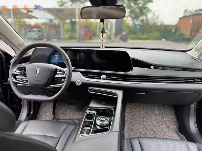 奔腾B70 正面外观三