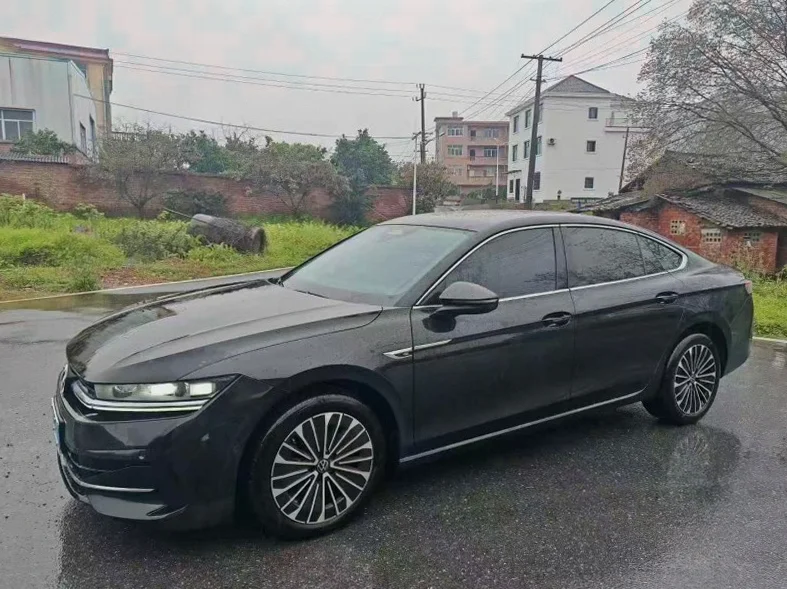 大众迈腾 正面外观二