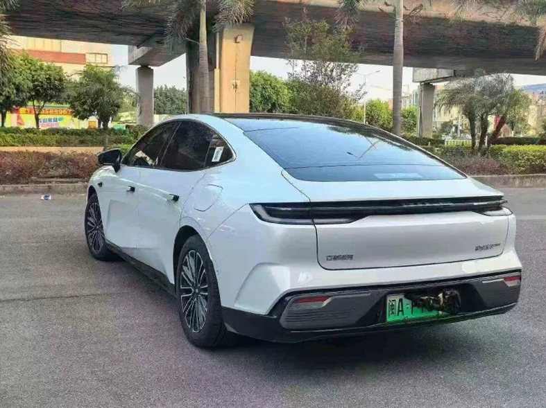 吉利银河 内饰前排