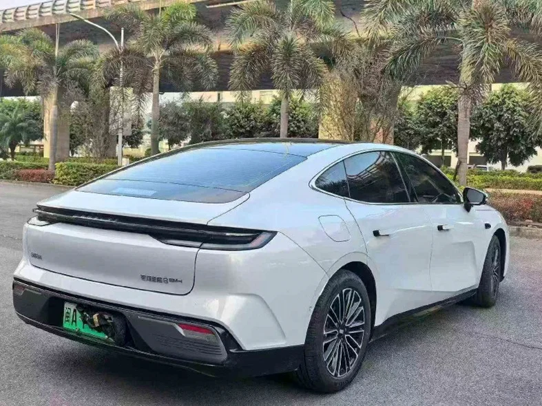 吉利银河 内饰后排