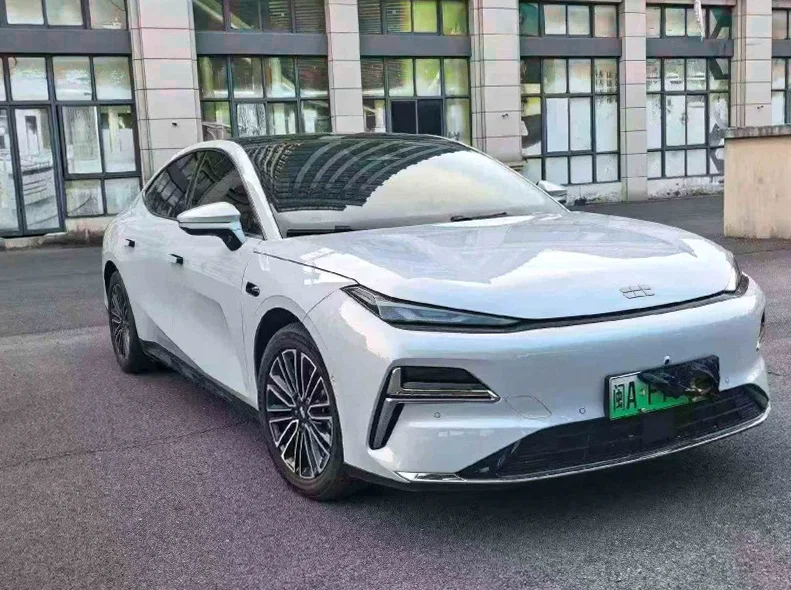 吉利银河 正面外观三