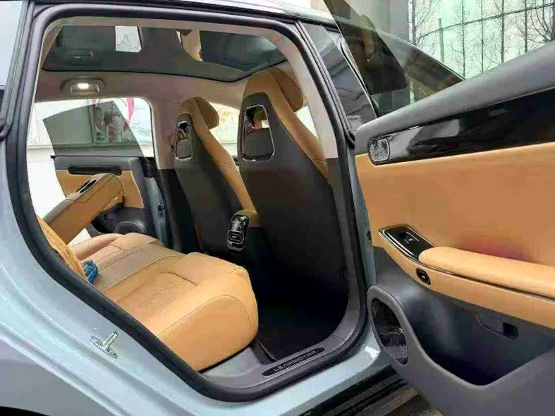 零跑汽车C11 内饰前排