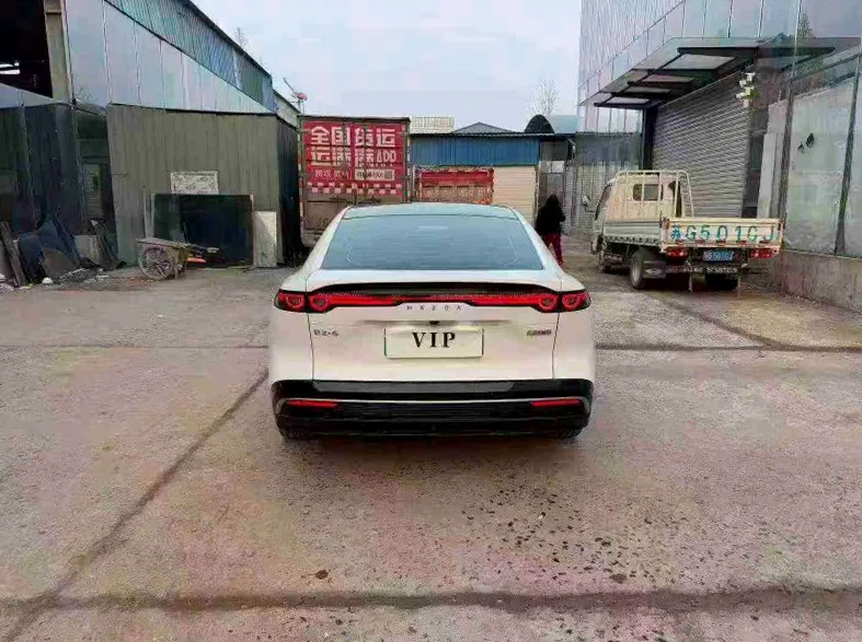 马自达EZ6 驾驶室