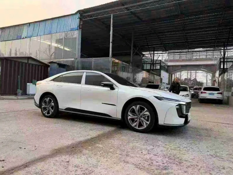 马自达EZ6 正面外观三