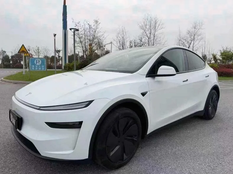 特斯拉MODEL 正面外观二