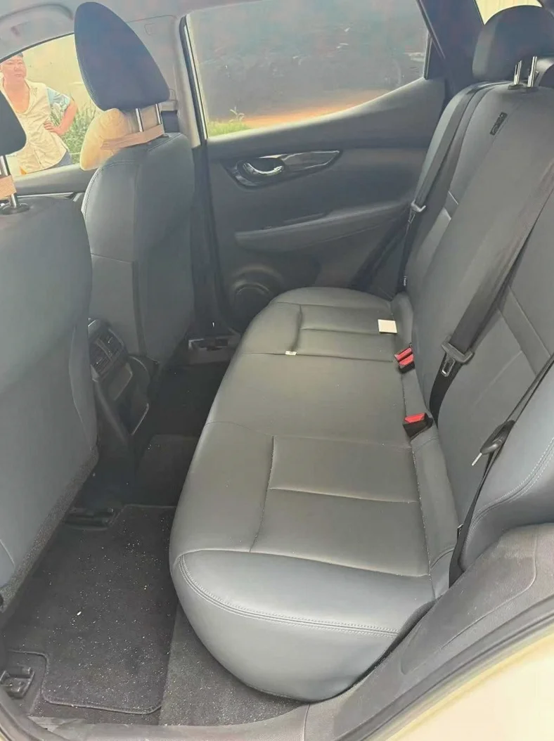 日产逍客 后面外观一