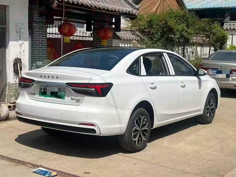 荣威i6 内饰后排