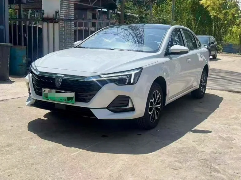 荣威i6 正面外观三