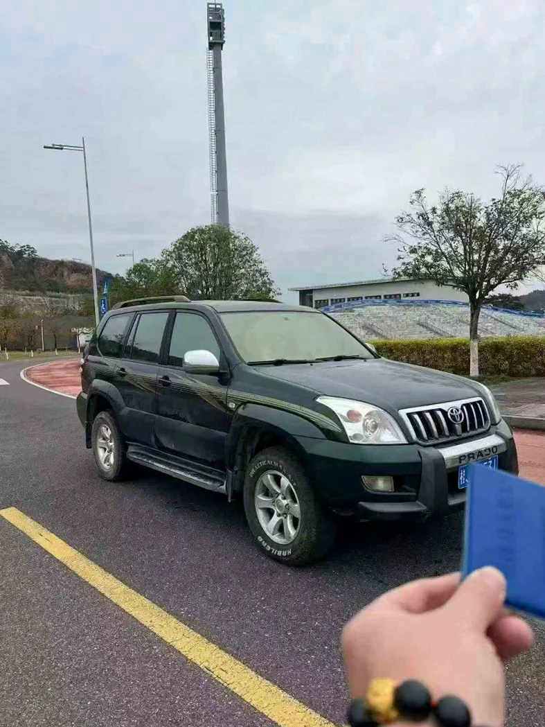 丰田普拉多 正面外观二