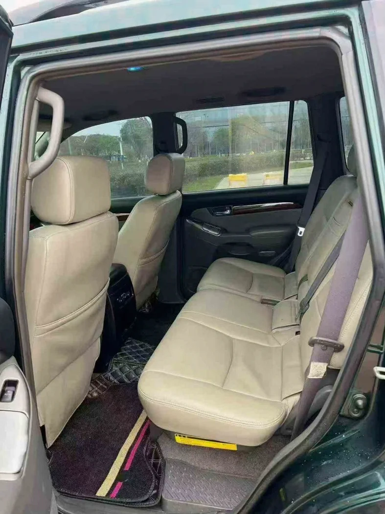 丰田普拉多 后面外观一