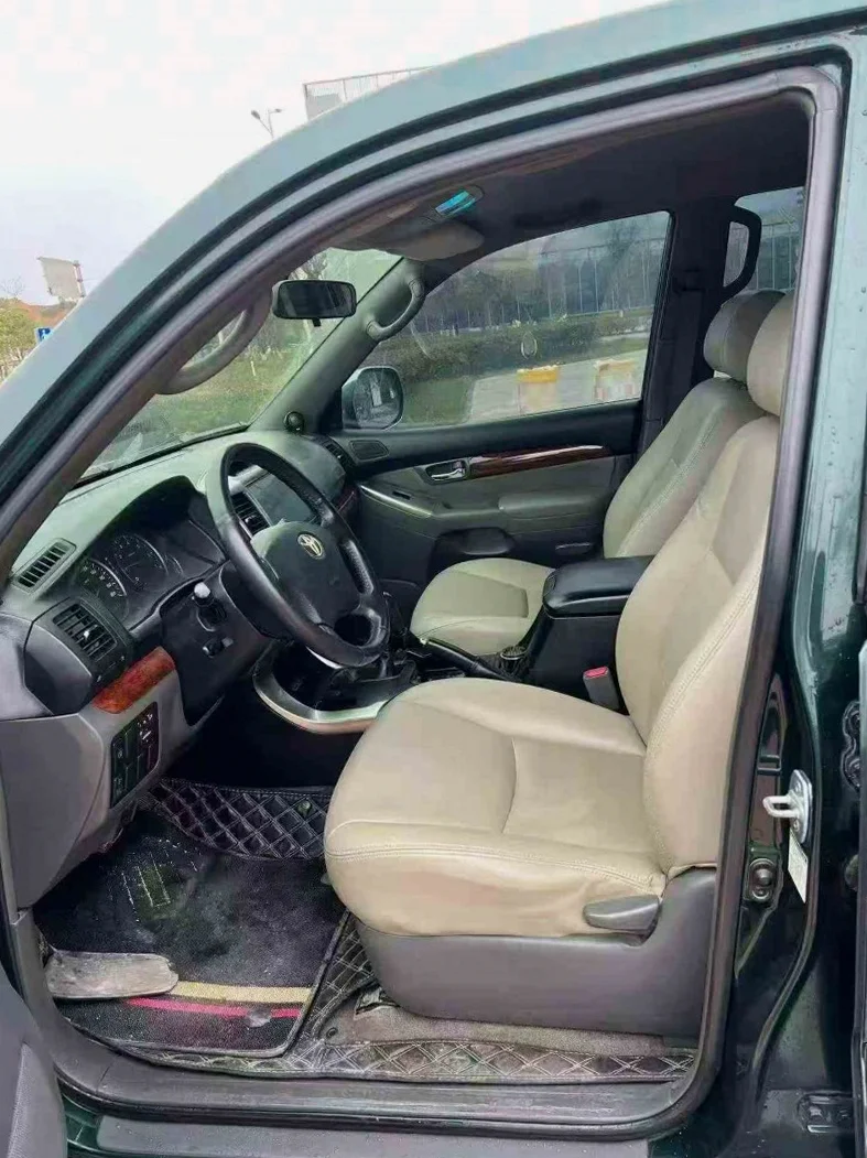 丰田普拉多 后面外观三