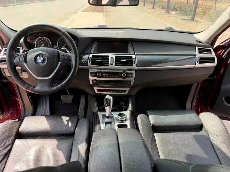 宝马X6 后面外观三