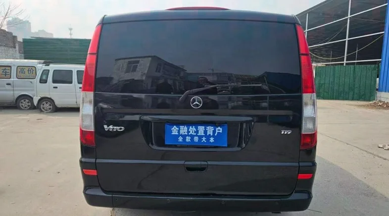 奔驰威霆 内饰后排