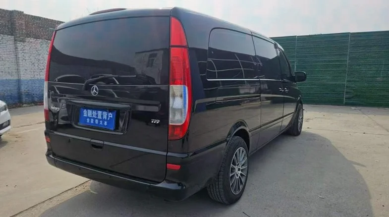 奔驰威霆 内饰前排