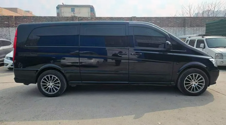 奔驰威霆 正面外观二