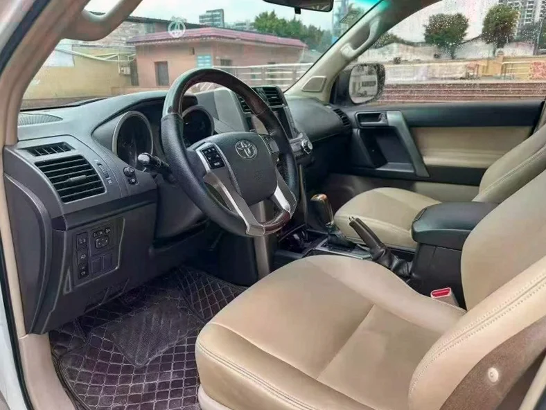 丰田普拉多 后面外观二