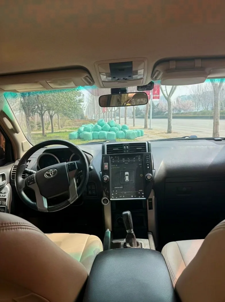 丰田普拉多 后面外观三