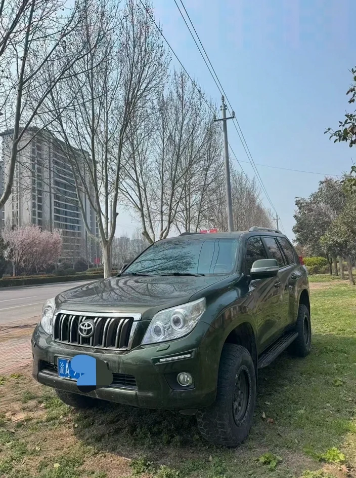 丰田普拉多 正面外观二