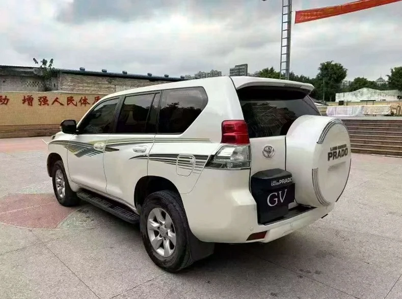 丰田普拉多 后面外观一