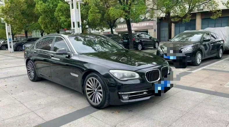 宝马7系 正面外观三