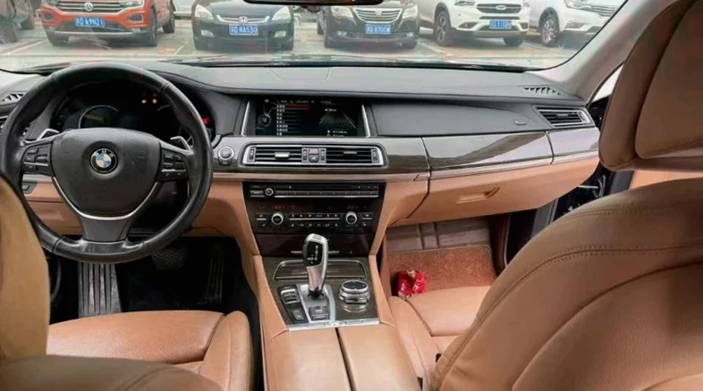 宝马7系 后面外观二