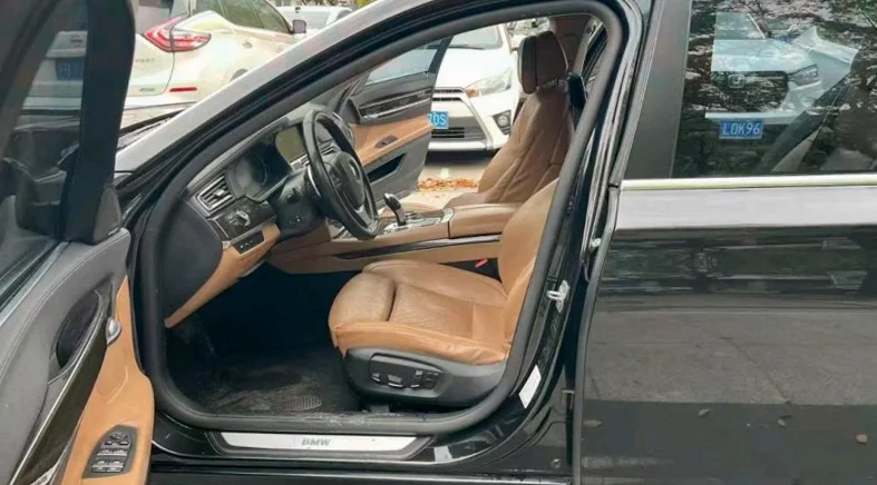 宝马7系 后面外观三