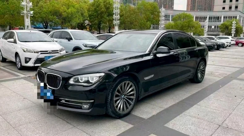 宝马7系 正面外观二