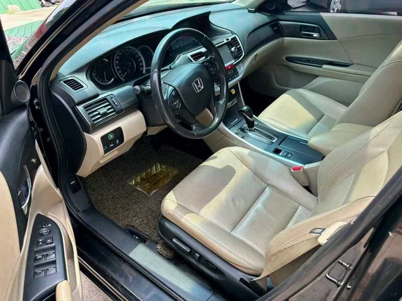 本田雅阁 正面外观三