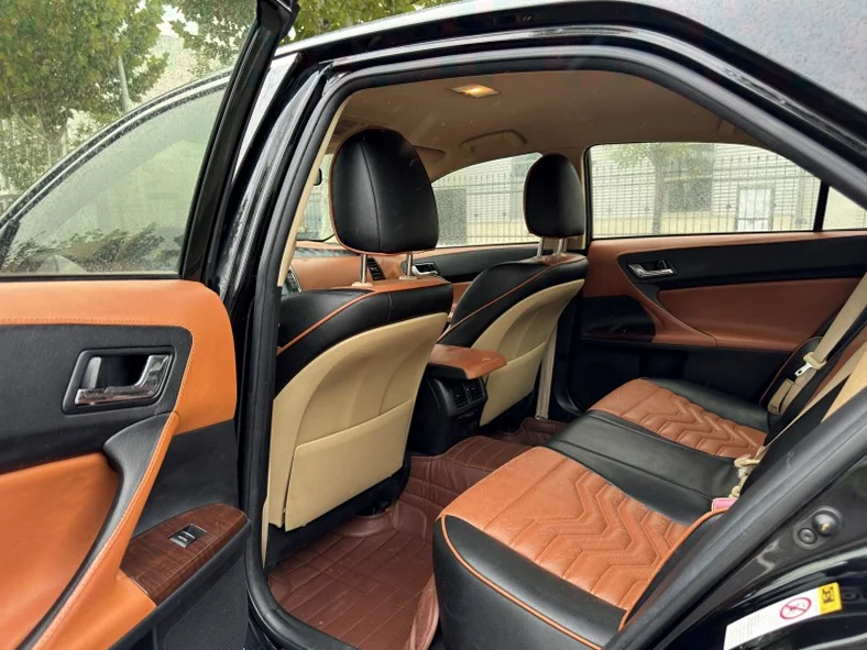 丰田锐志 内饰前排