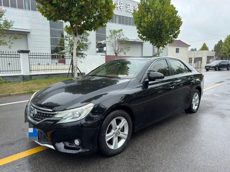 丰田锐志 正面外观二