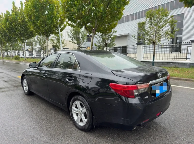 丰田锐志 后面外观二