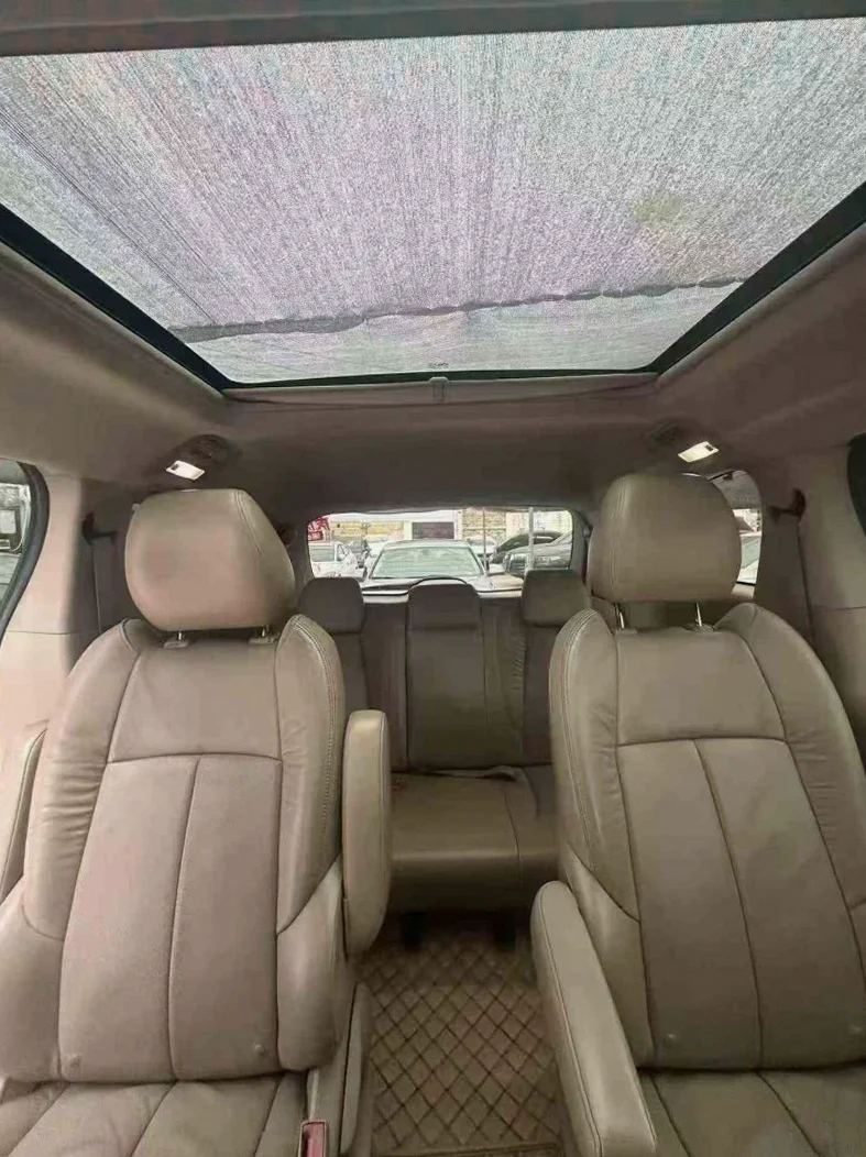 别克GL8 内饰前排