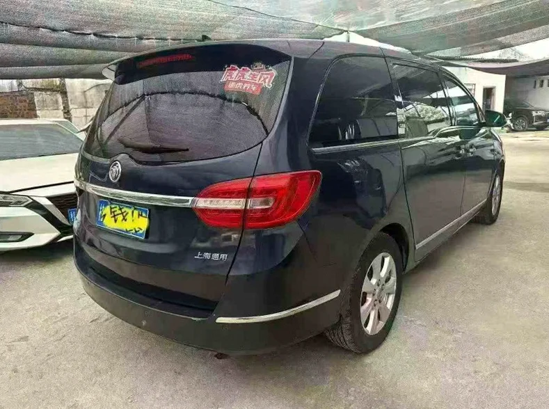 别克GL8 内饰后排