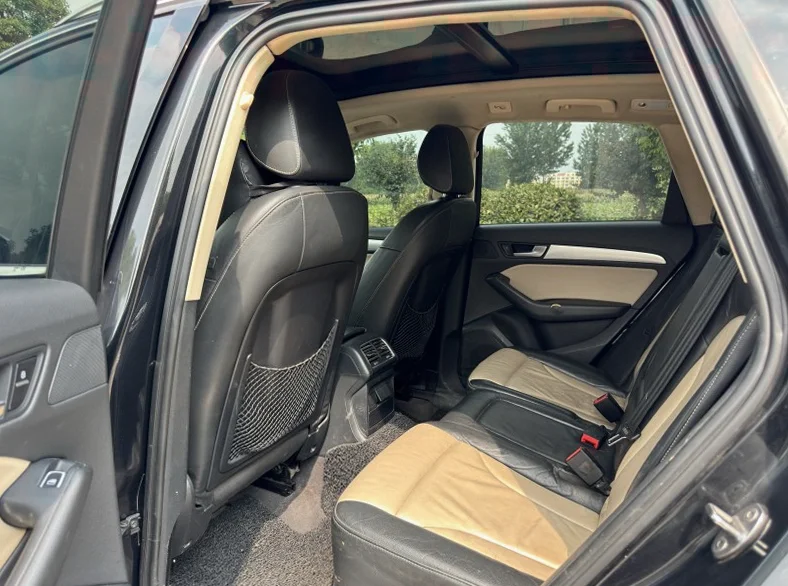 奥迪Q5 内饰前排