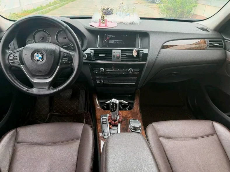 宝马X3 后面外观三