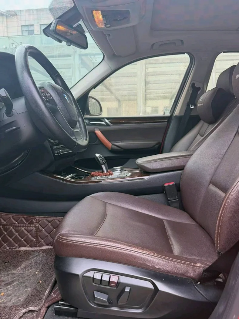 宝马X3 后面外观一