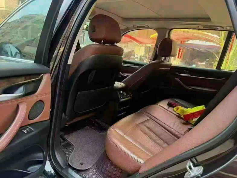 宝马X5 正面外观三