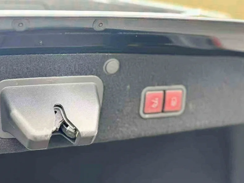 奔驰S 后面外观一