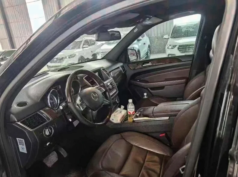 奔驰ML 后面外观三