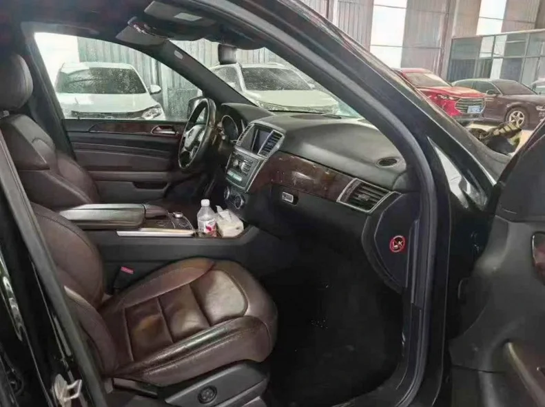 奔驰ML 后面外观二