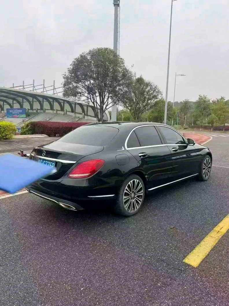 奔驰C 后面外观二