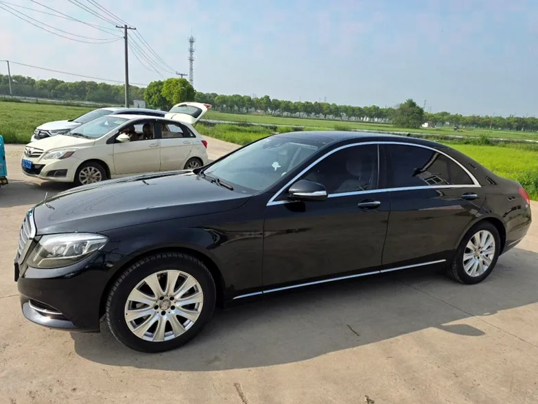 奔驰S 正面外观二