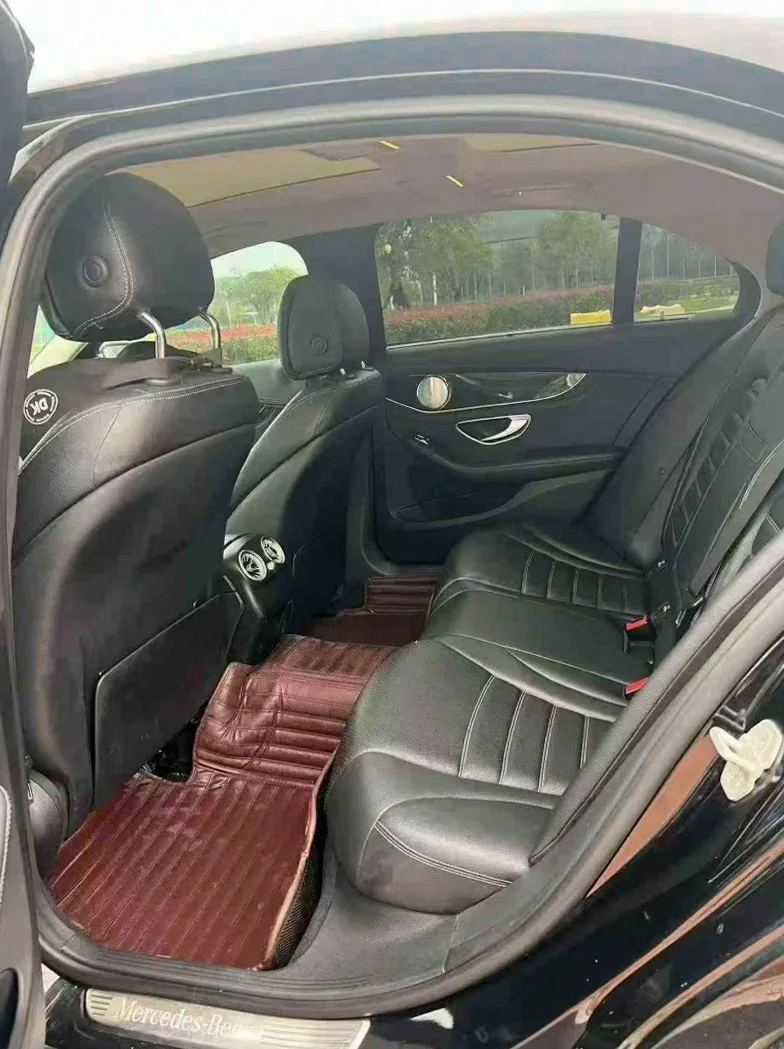 奔驰C 内饰前排