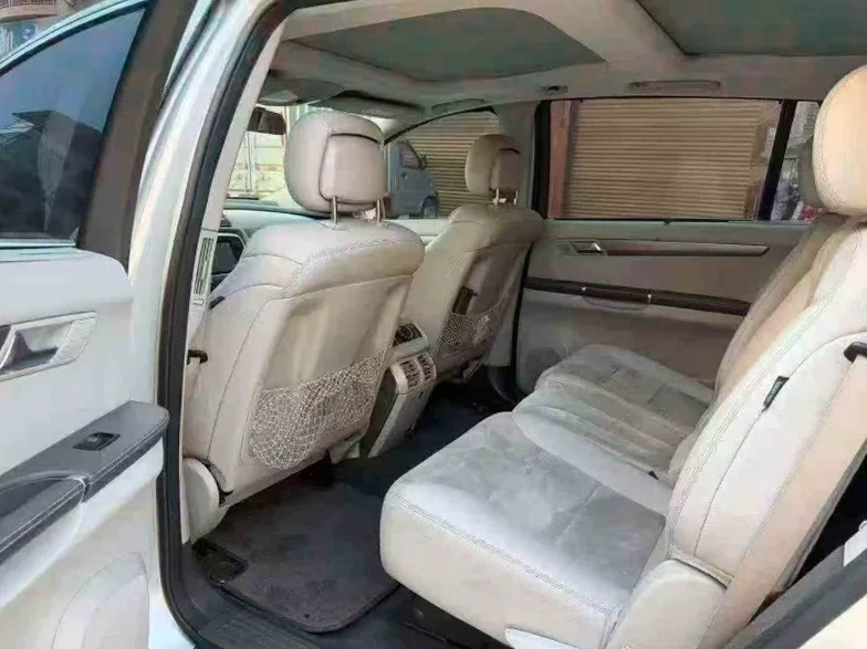 奔驰R 后面外观二