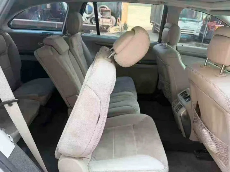 奔驰R 内饰后排